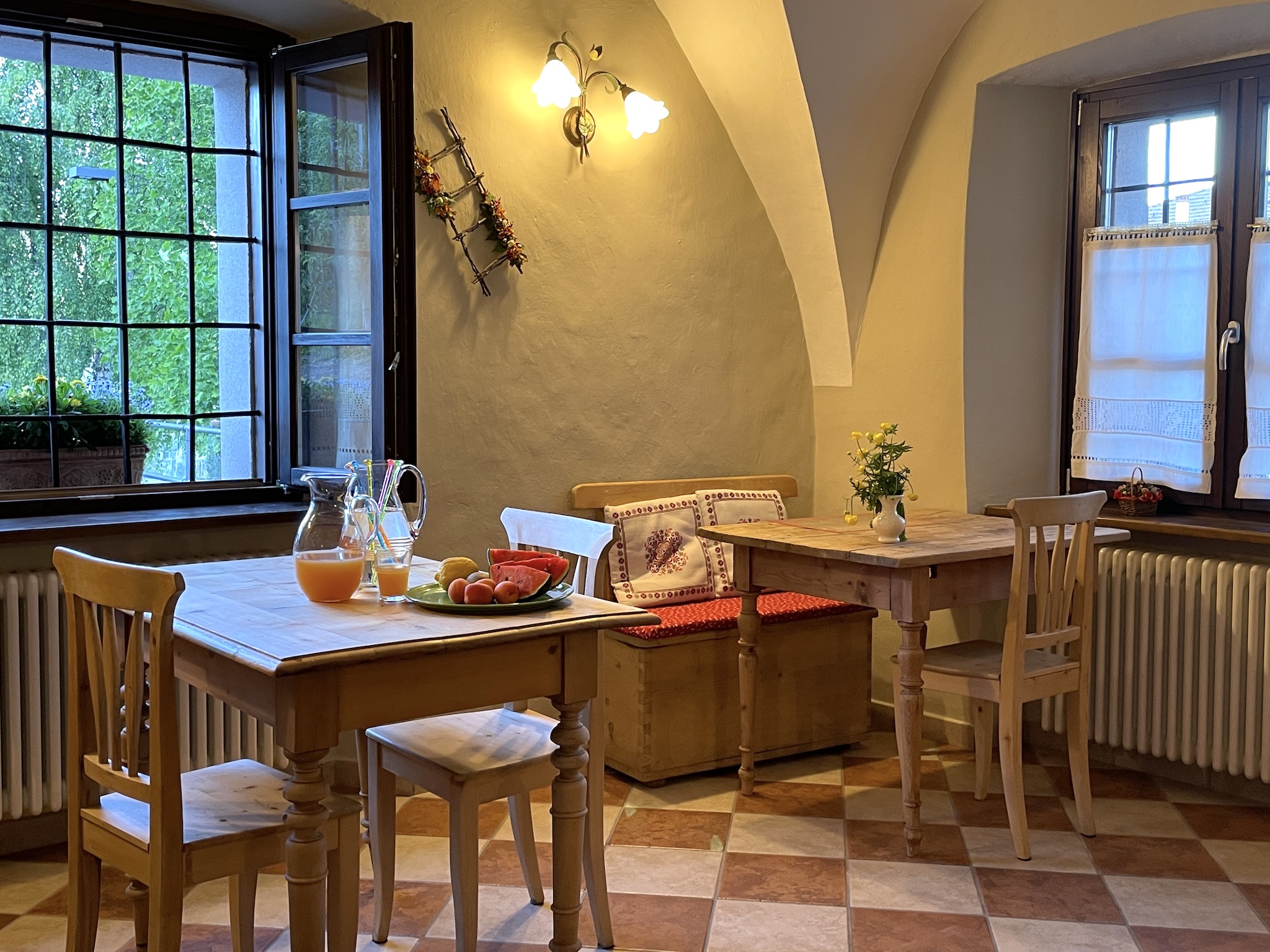 sala colazioni-agriturismo la canonica val di non trentino